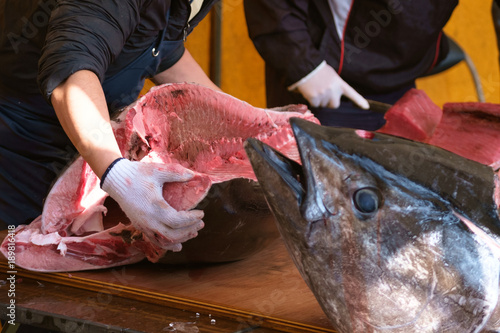 二十日えびすのマグロ解体ショー