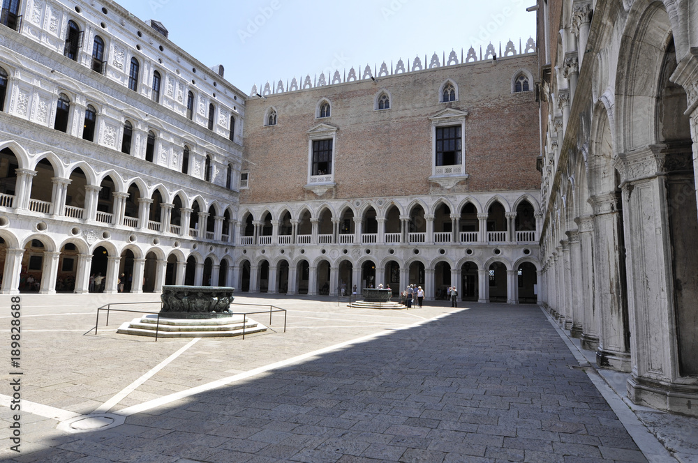 Fototapeta premium Outside looking of Doges palace in Venice Italy