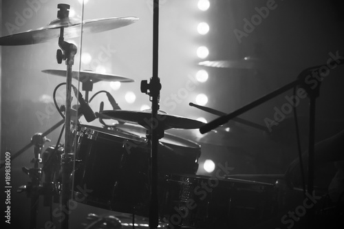 Valokuva Live music photo, drum set with cymbals