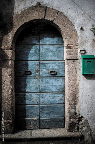 Porta antica in legno colorato photo