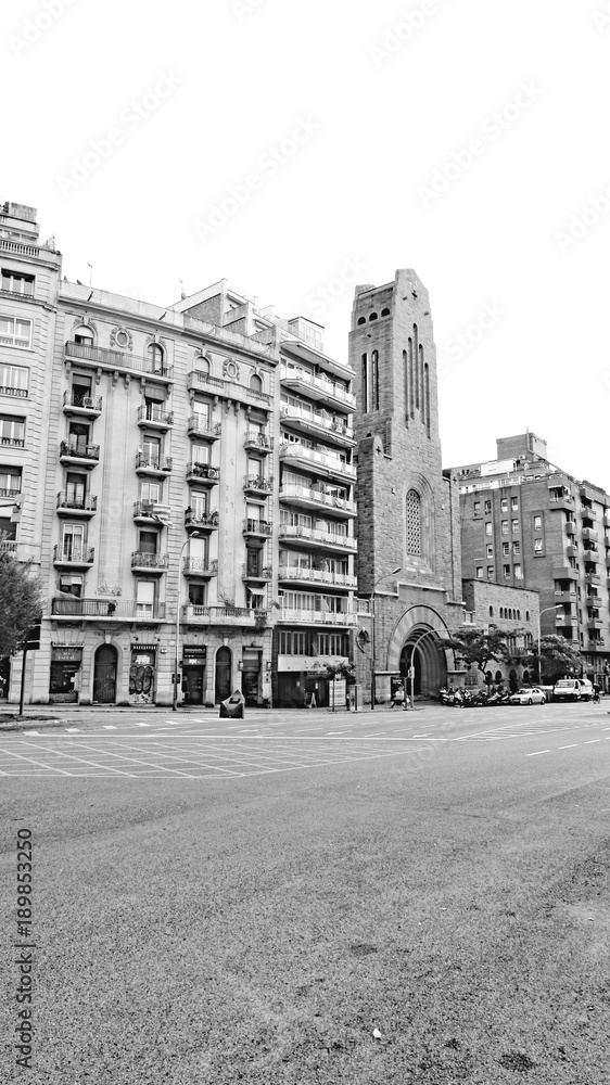 Iglesia de Santa Teresa del Niño Jesús en Barcelona, Catalunya, España 