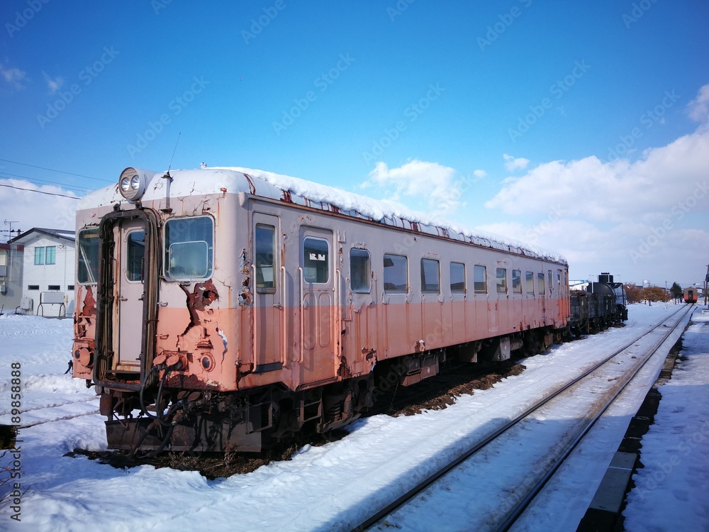 Fototapeta premium Snowy train tracks