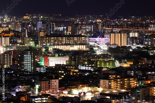 地方都市の夜景（福岡県北九州市） © doraneko777