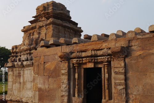 Индуистский храм 5-6 века в деревне Айхоле в Индии.