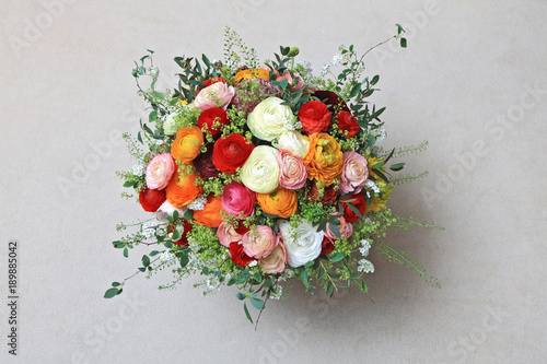 Fototapeta Naklejka Na Ścianę i Meble -  Ranunkelstrauß mit Brautspiere