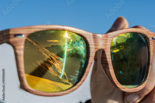 Fototapeta Naklejka Na Ścianę i Meble -  coole Sonnenbrille mit Spiegelung