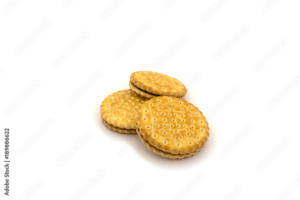 mehrere doppelkekse auf einem weissen hintergrund mehrere doppelkekse auf einem weissen hintergrund