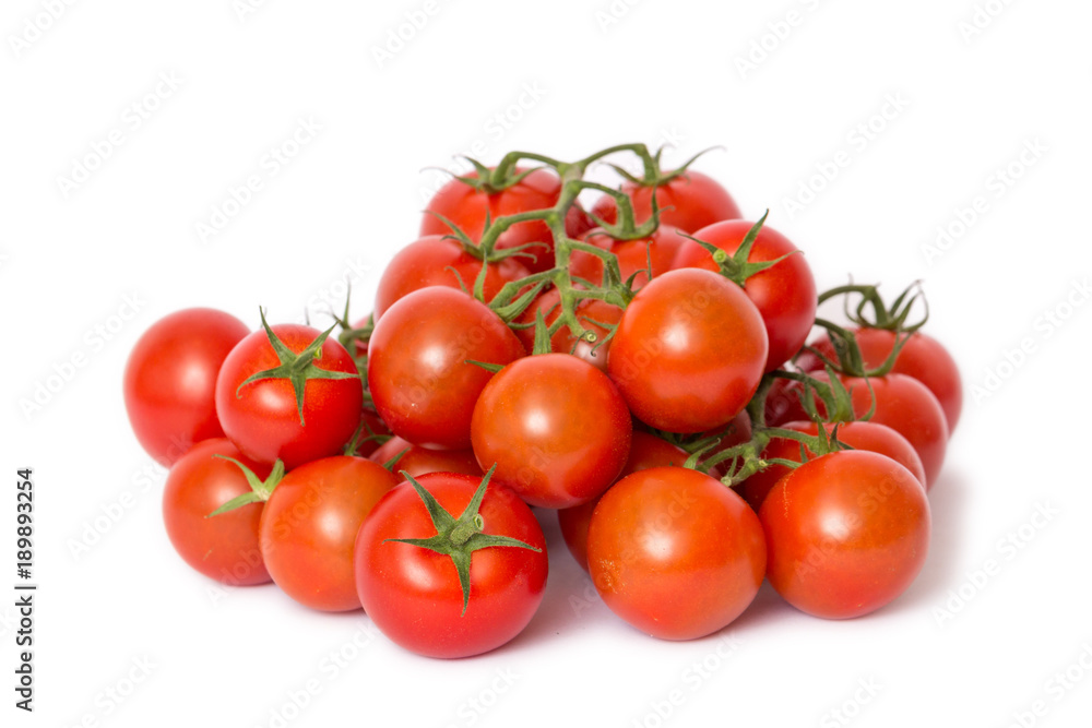 viele rote Tomaten auf weißem Hintergrund
