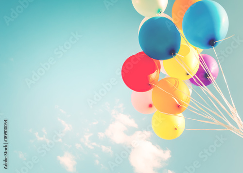 Fotografia Kolorowe balony wykonane z efektem filtra retro instagram