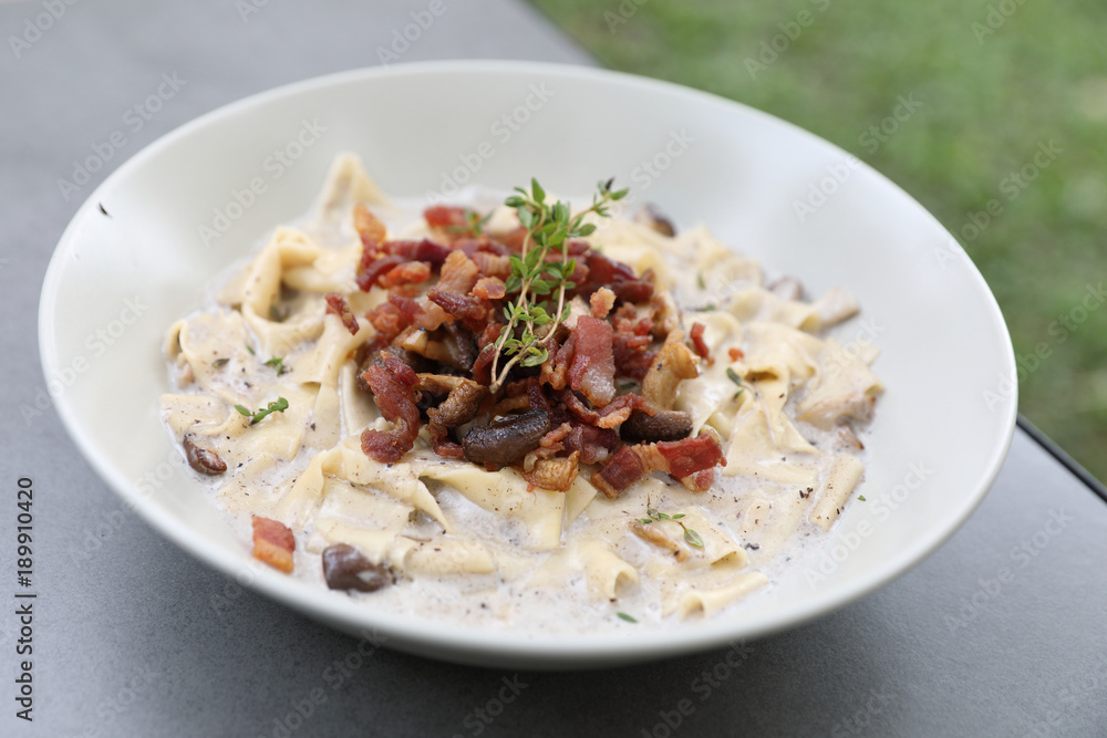 pasta fettuccine alfredo white sauce with ham bacon and mushroom pasta fettuccine alfredo white sauce with ham bacon and mushroom