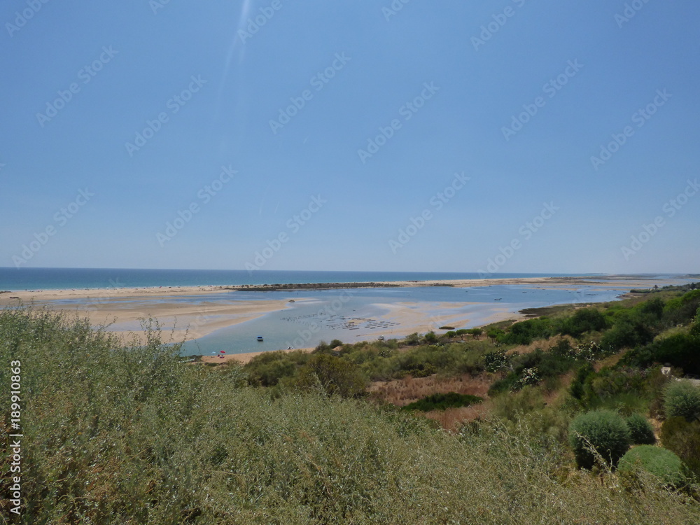Cacela Velha  en Portugal,aldea costera  del Algarve, en la zona del Parque Natural de Ria Formosa  perteneciente a Vila Real de Santo António