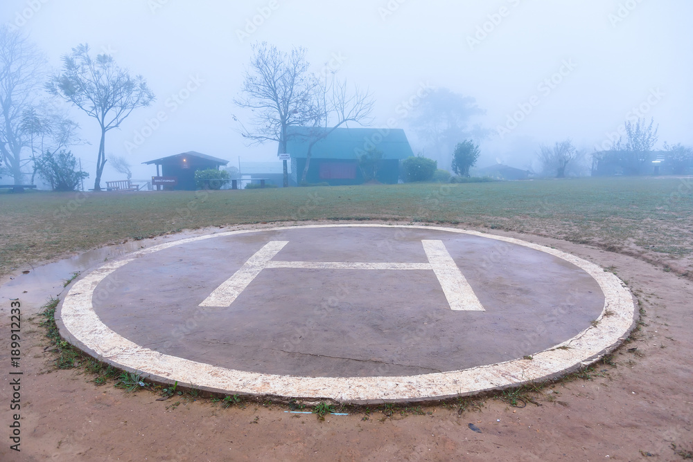 Obraz premium Heliport For Helicopter on the mountain in foggy day.Thailand.