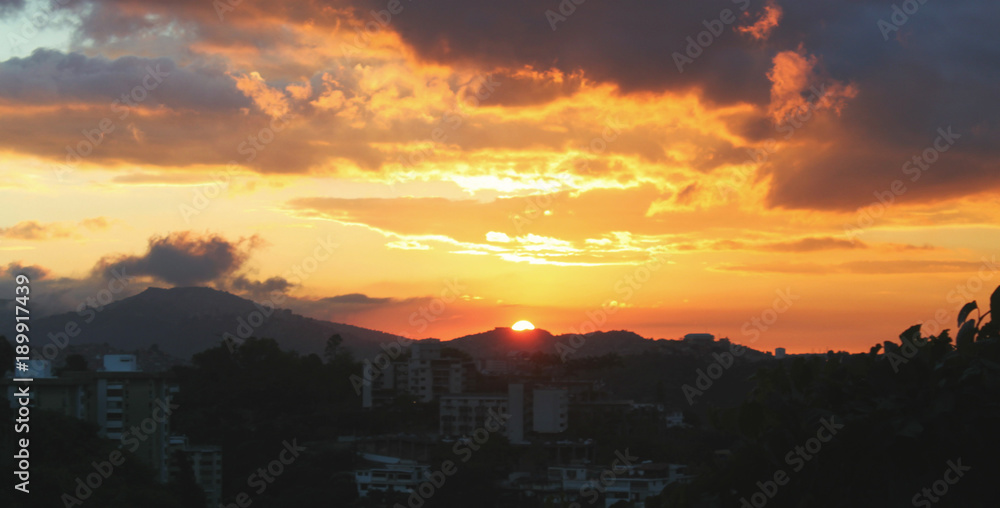 Fototapeta premium Atardecer en la ciudad