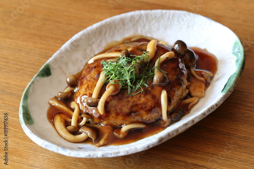 和風ハンバーグ(きのこソース)　Japanese hamburg(Teriyaki sauce with mushrooms)