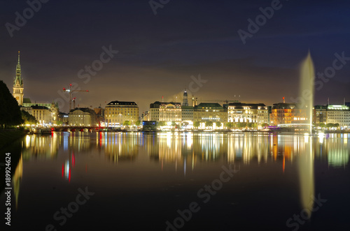 Hamburg Binnenalster at night with Alsterhaus and fountain in the background © DatenschutzStockfoto
