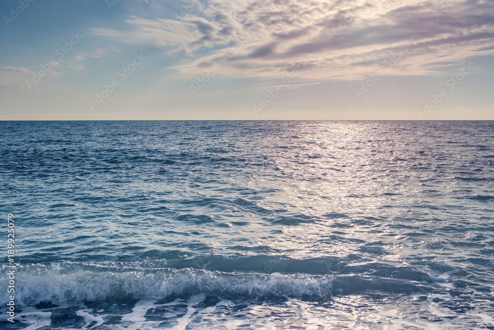Obraz premium Beautiful sky and blue ocean
