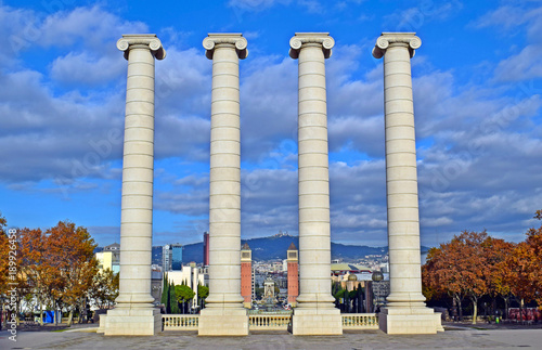  Cuatro Columnas de Montjuic en Barcelona 