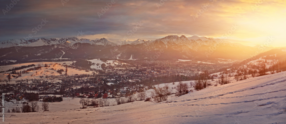 beautiful view of the setting sun in a mountain climate