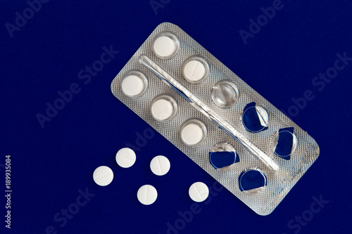 Obraz na płótnie Pills on blue background.