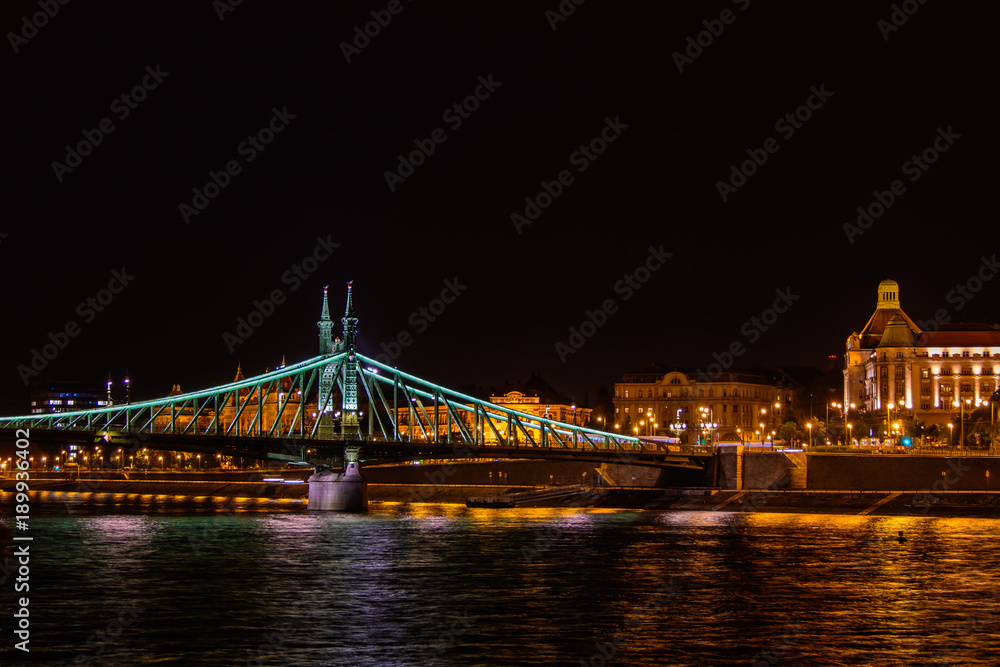 Obraz premium Freiheitsbrücke in Budapest