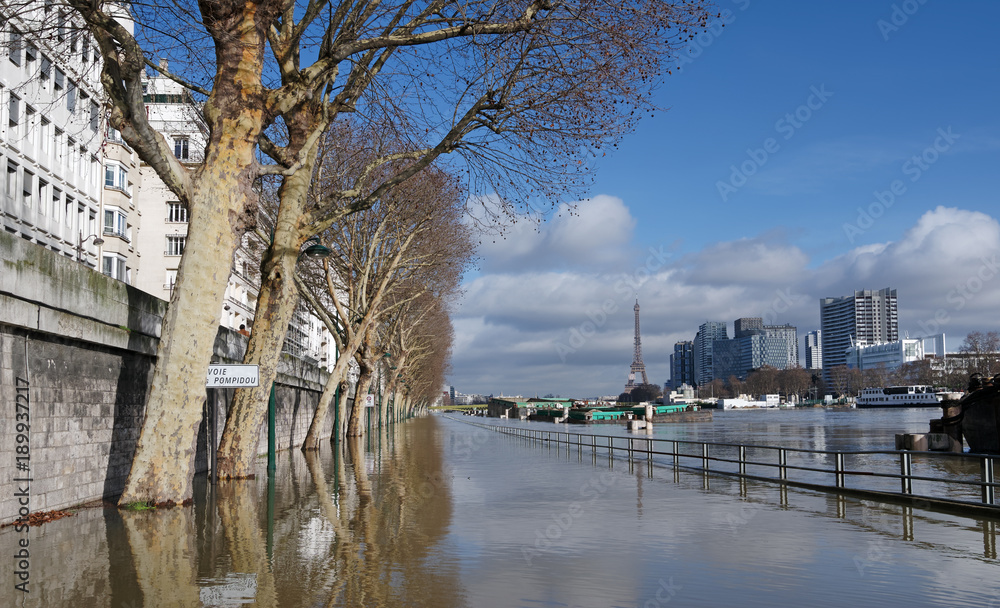inondation de la Seine sur la voie express George Pompidou