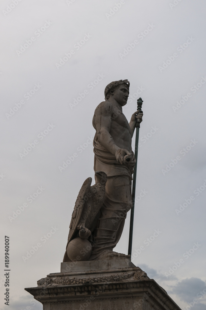 Corsica, 01/09/2017: vista del monumento a Napoleone I, la statua realizzata dal famoso scultore fiorentino Lorenzo Bartolini, in Place Saint-Nicolas nel centro storico di Bastia