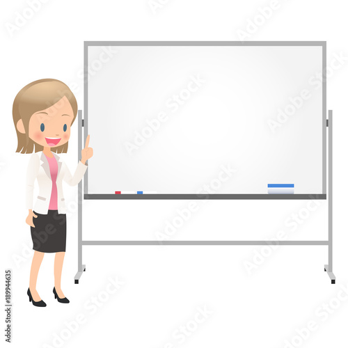 ホワイトボードを使って説明するスーツ姿の若い女性会社員