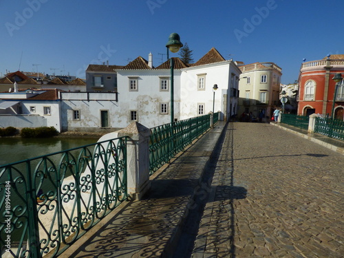 Tavira (Portugal) ciudad portuguesa de la costa del Algarve  que desemboca en las lagunas del parque natural de Ría Formosa