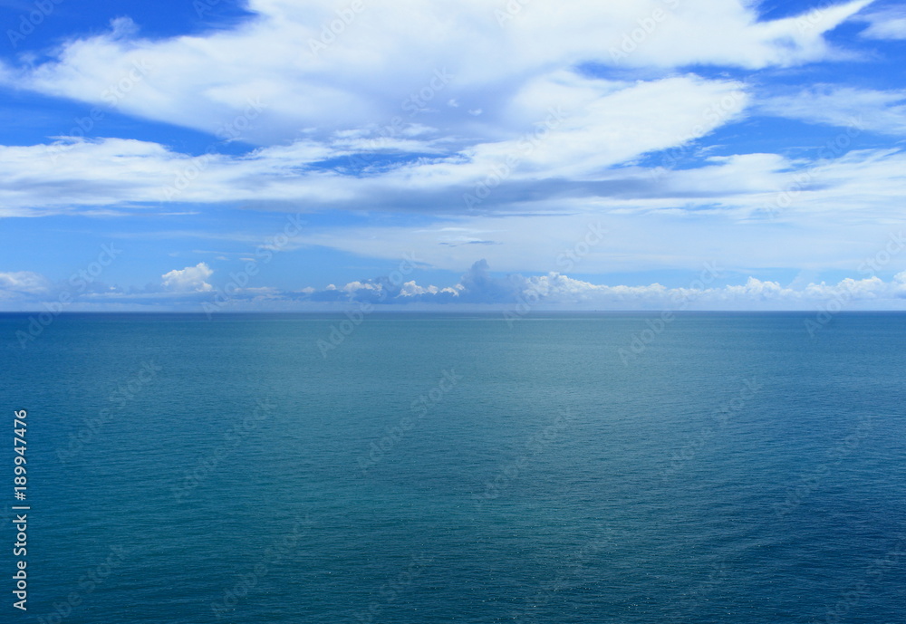 Obraz premium Perfect landscape with turquoise water of the South China Sea with shallow ripples on the surface under amazing white clouds.