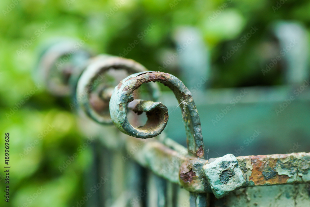 Detail einer Grabkreuzverzierung