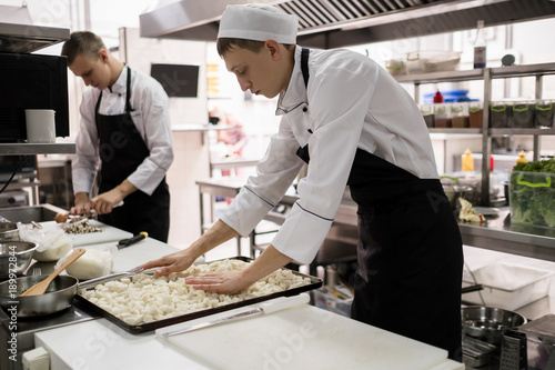 Billede på lærred Routine job of preparing ingredients for delicious restaurant meals
