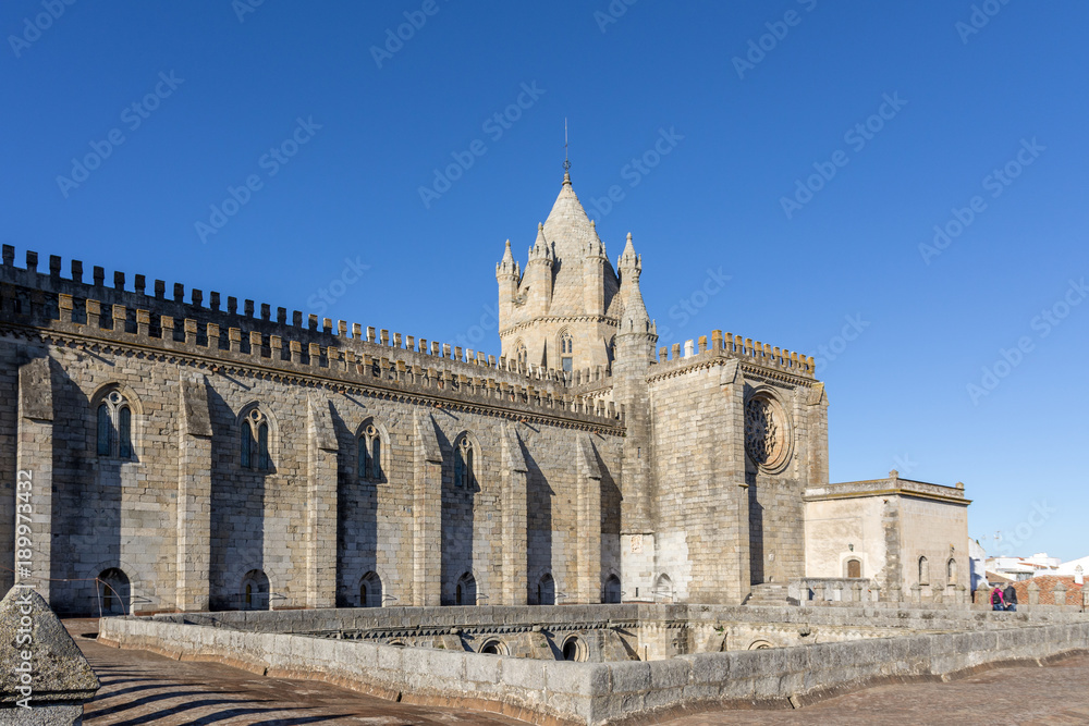  Basílica Sé de Nossa Senhora da Assunção, mais conhecida por Catedral de Évora, ou simplesmente Sé de Évora