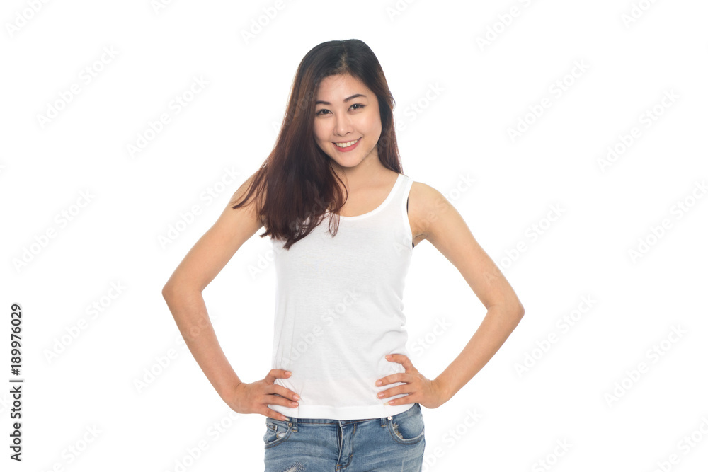 Obraz premium Young beautiful asian woman posing with blank white t-shirts.
