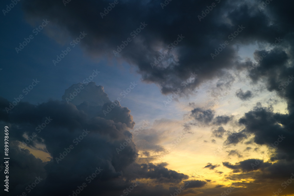 Obraz premium Beautiful sky in the evening