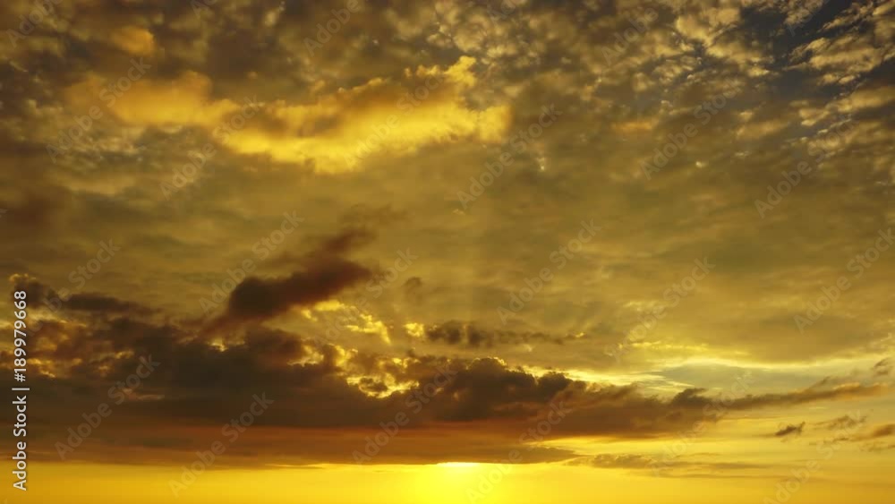 Beautiful tropical sky at sunset, timelapse 4k
Beautiful tropical sky at sunset, timelapse 4k