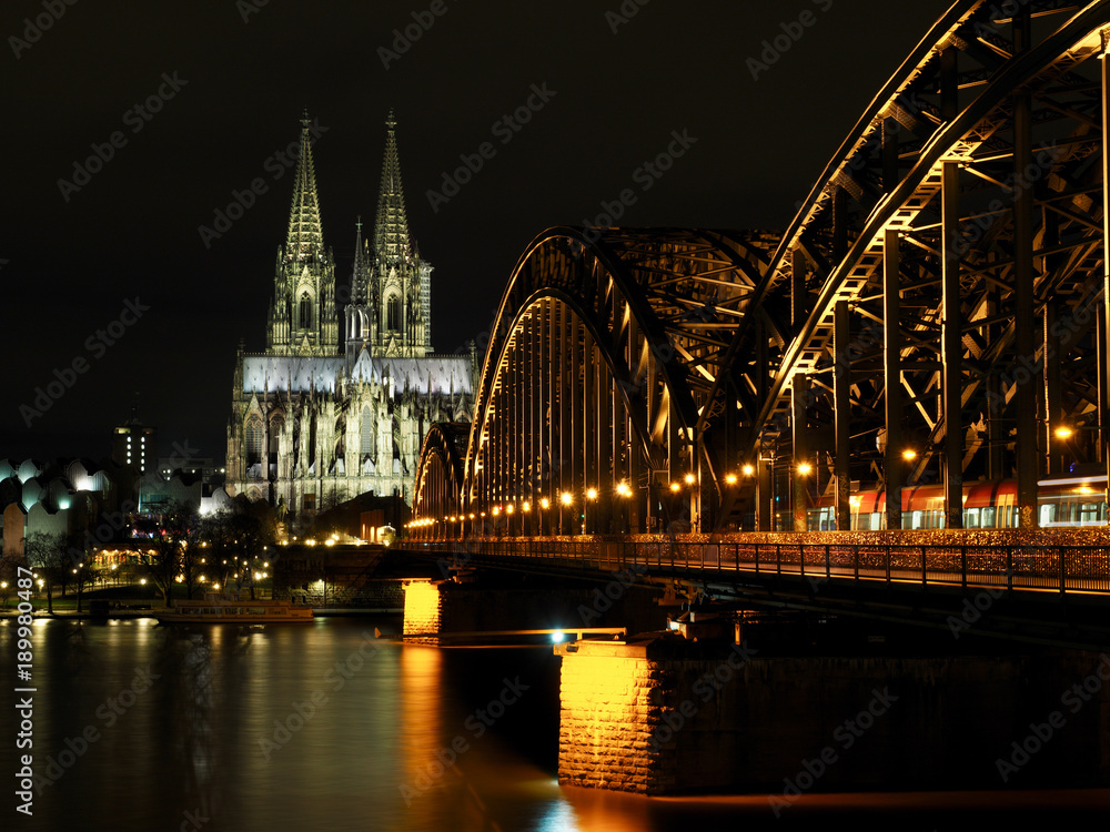 Fototapeta premium Köln Brücke Nacht Dom