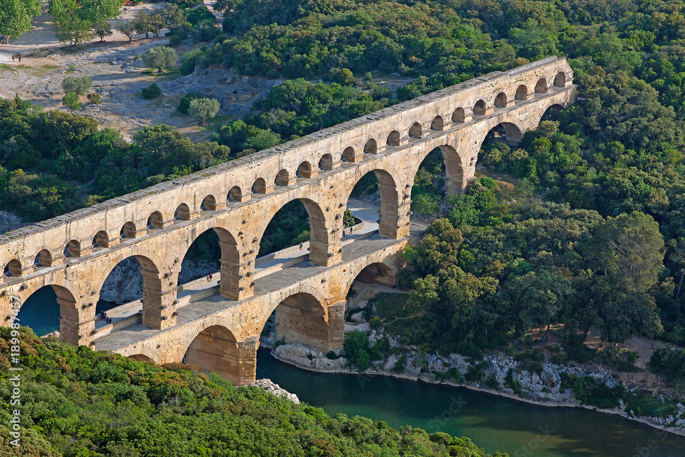 France, Languedoc-Roussillon, Gard (30), Vers-Pont-du-Gard, Pont du Gard, aqueduc Romain, classé Monument Historique, vue aérienne