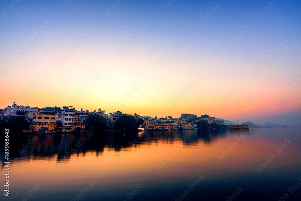 Fototapeta premium low light scenery of lake Pichola at sunrise,Udaipur, India