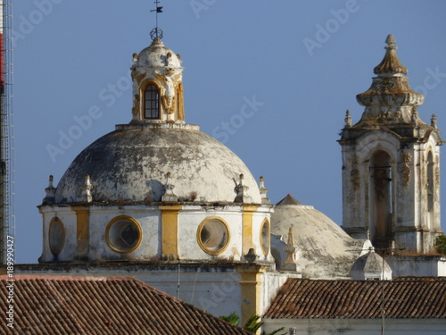 Tavira (Portugal) ciudad portuguesa de la costa del Algarve  que desemboca en las lagunas del parque natural de Ría Formosa