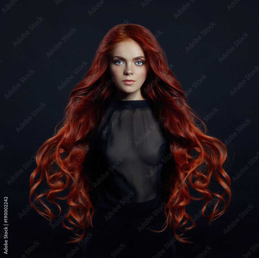 Portrait of redhead sexy woman with long hair on black background. Perfect  girl with the blue eyes, nice clean skin, beautiful natural makeup, red hair  foto de Stock | Adobe Stock