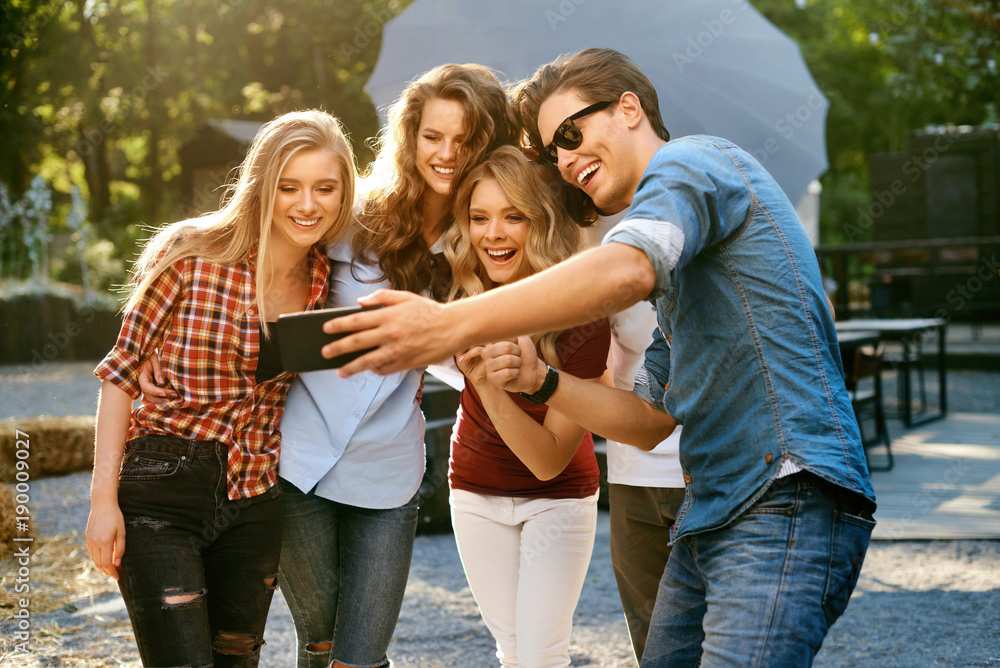 Fototapeta premium Happy Friends Taking Photos And Having Fun On Weekend