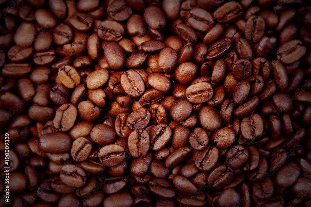Obraz premium Close-up of roasted coffee beans background