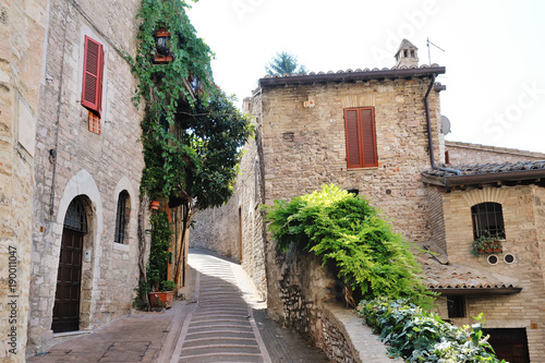 Fototapeta Naklejka Na Ścianę i Meble -  Medieval street in the Italian hill town of Assisi. The traditional italian medieval historic center in Umbria. Italy