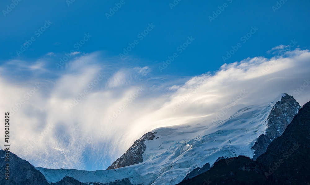 Cascade nuage sommet Mt Blanc Cascade nuage sommet Mt Blanc