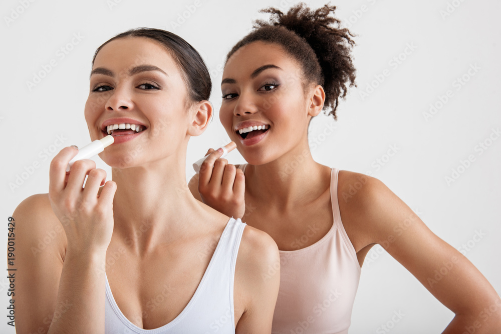 Ταπετσαρία Portrait of african and caucasian women taking care of beauty
