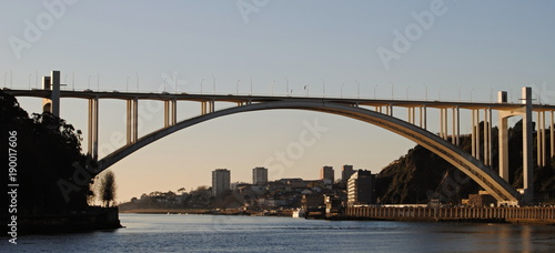 Ponte da Arrábida, baixa da cidade, Porto, Portugal