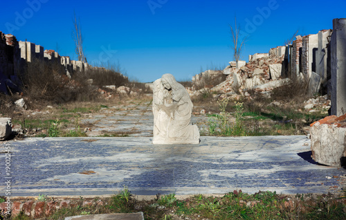 Estatua de cementerio photo