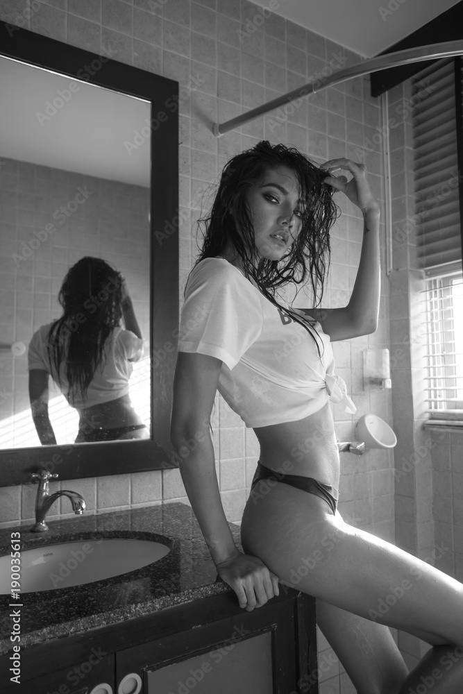 Asian sexy woman with relax emotion at bathroom. People lifestyle concept.  Black and white tone. foto de Stock | Adobe Stock