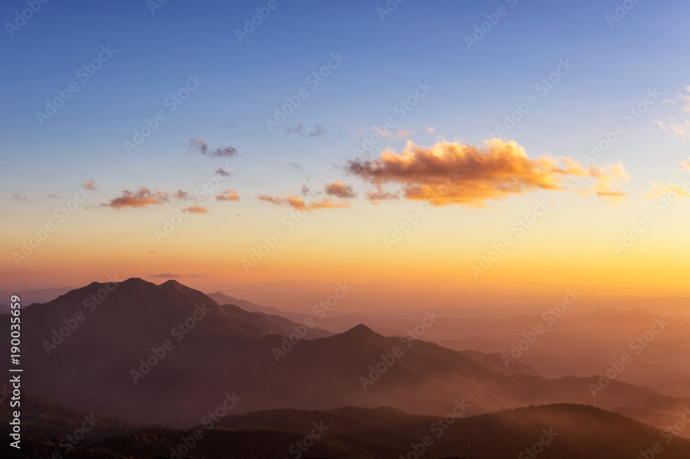Obraz premium Mountain and sunset.