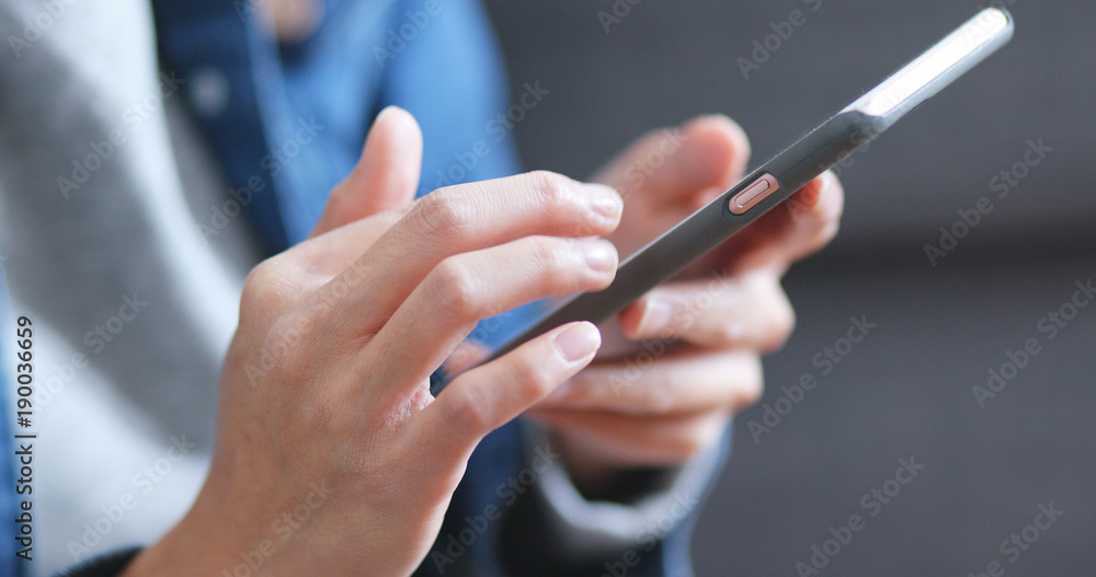 Use of mobile phone online Use of mobile phone online